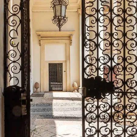 No Other Place - Palazzo Storico Nyaraló *