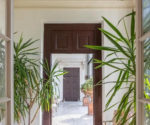 Semesterbostad No Other Place - Palazzo Storico